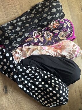 7 piece swim set of Lands' End Women’s 5 Swim Blouson Tops  and 2 black Bermuda